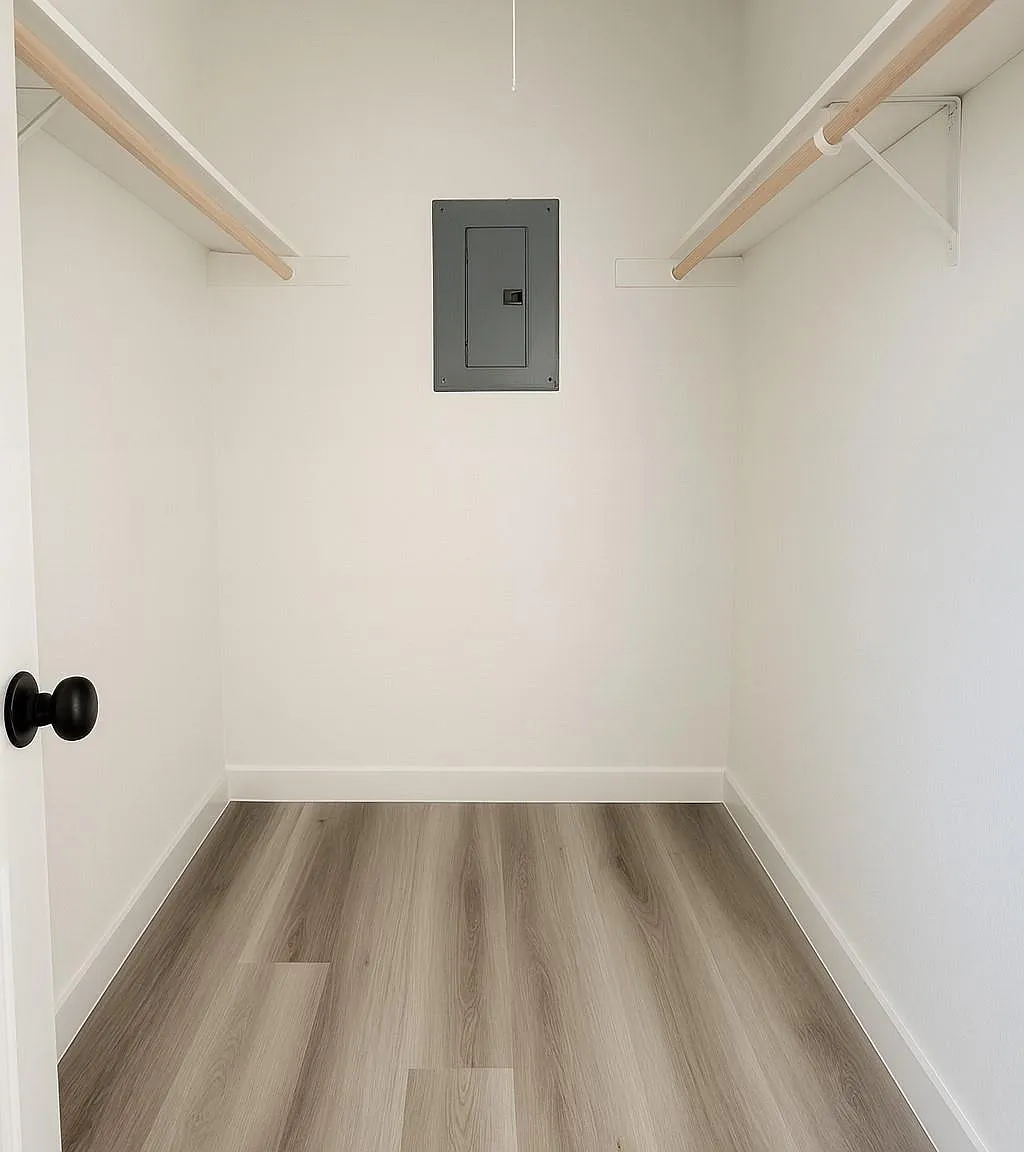 2 bed, 1.0 bath, 922 sqft, $1,000 — Photo 4
