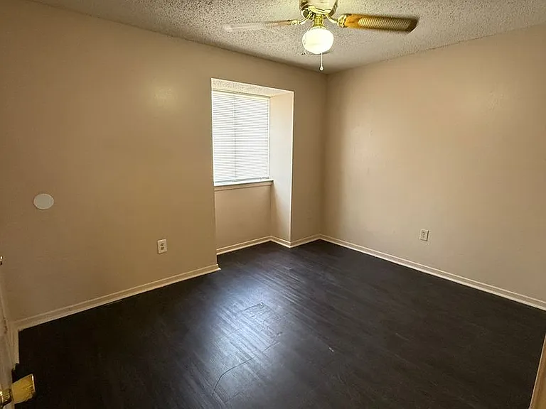 8911-8921 Gsri Ave — Photo 3