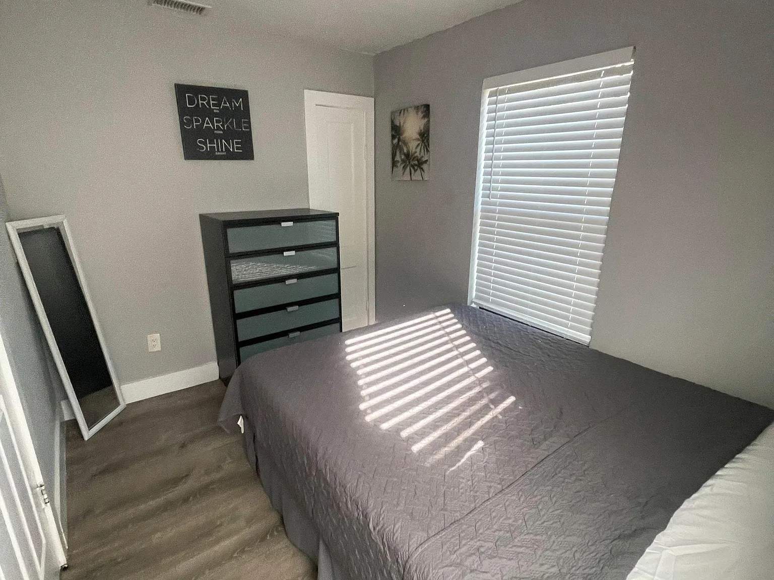 4 bed, 2.0 bath, 1200 sqft, $1,001 — Photo 2