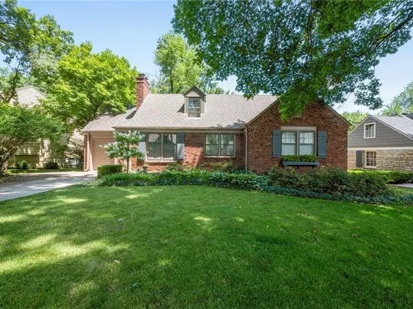 8015 Manor Rd, Leawood, KS 66206