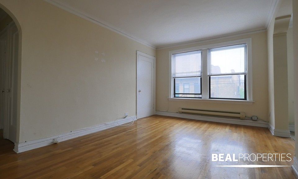 1st image of 425 W Roscoe St #425405