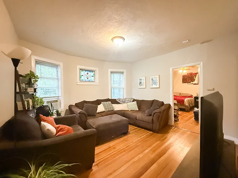 7 Downer Ave #1 — Photo 4