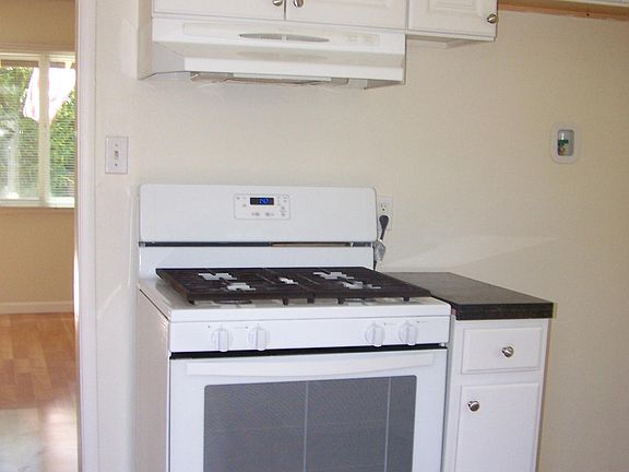 3rd image of 1830 Woodside Rd