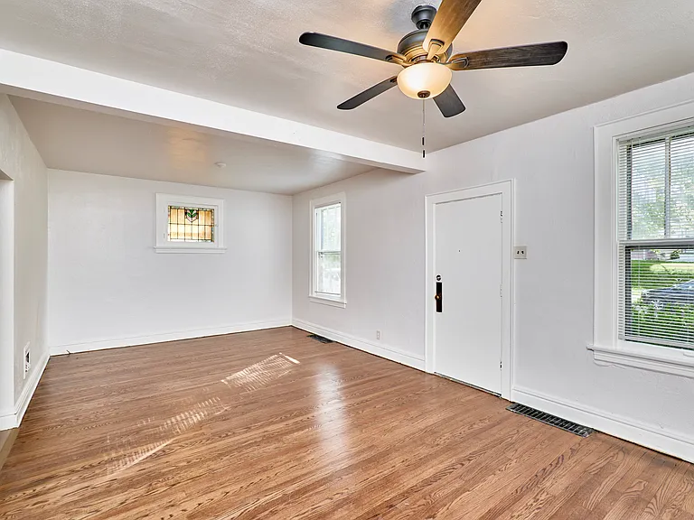 4673 Dewey Ave — Photo 2