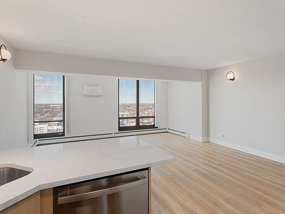 4th image of 6166 N Sheridan Rd APT 6L