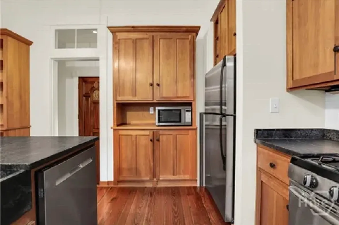 2 bed, 1.5 bath, 1091 sqft, $3,200 — Photo 3