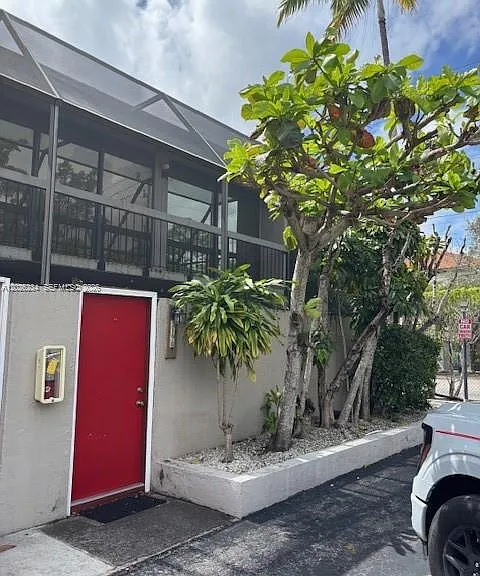 3190 Bird Ave — Photo 5