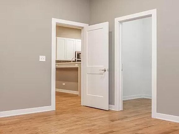 5th image of 4710-9 S King Dr #203