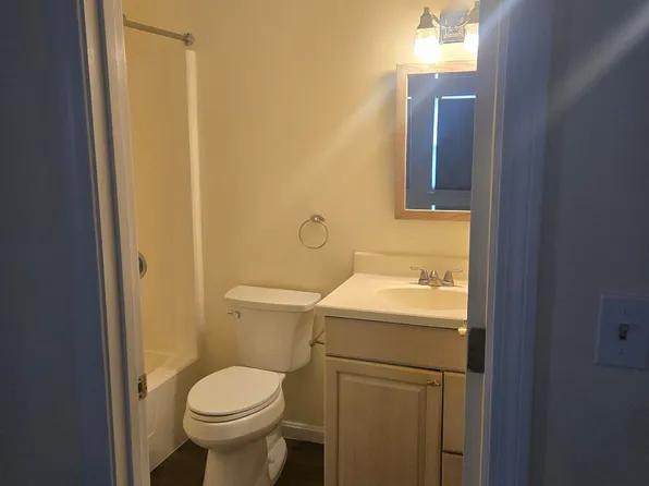 6 Autumn Leaf Dr APT 3, Nashua, NH 03060