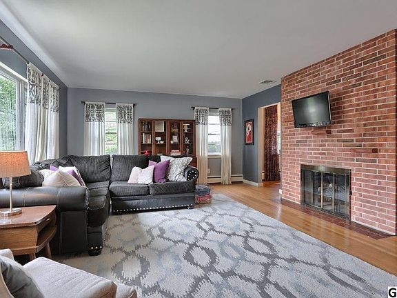 2nd image of 3006 Elm St