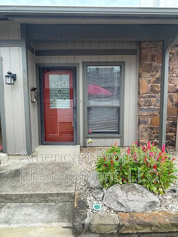 2 bed, 1.5 bath, 1183 sqft, $1,200 — Photo 1