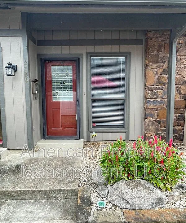 6185 S Zunis Ave