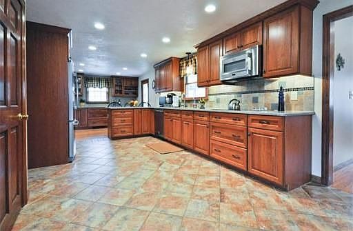 4th image of 11 Wildwood Ln