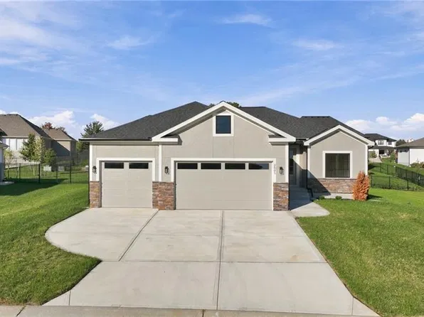 2605 NE Crestview St, Blue Springs, MO 64029