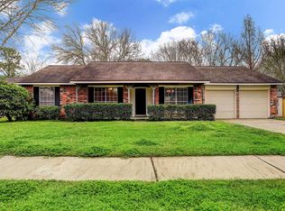 1104 Lost River Dr, Friendswood, TX 77546