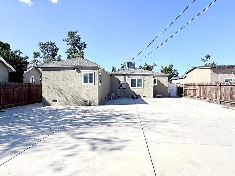 11836 Rialto St — Photo 34