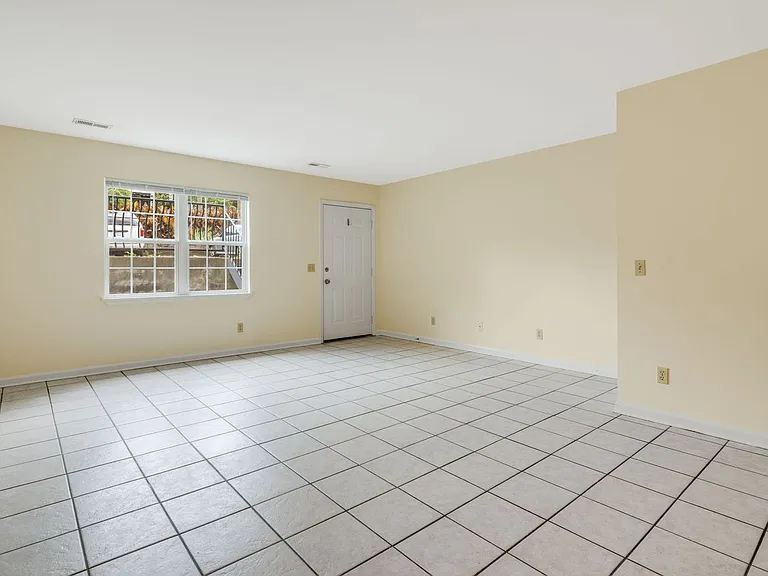 Mount Clare Avenue Apartments — Photo 5