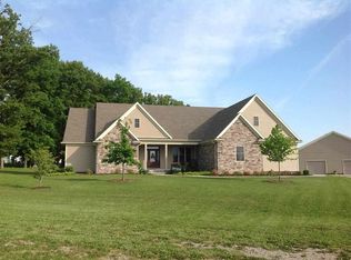 1689 E Lincoln Pass, Haubstadt, IN 47639