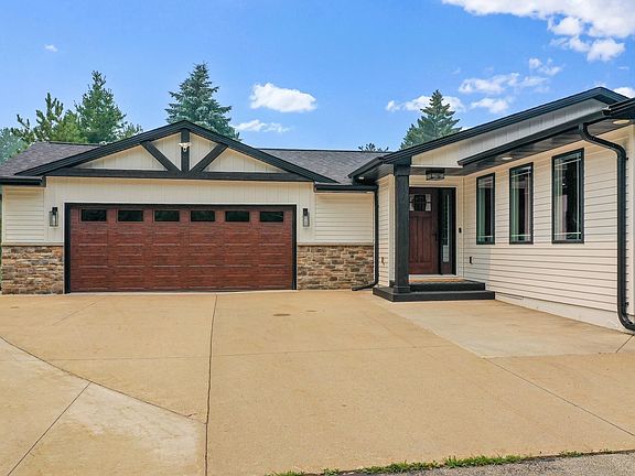 2nd image of 2305 Jesse Ln