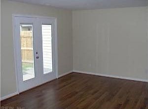 4th image of 405 Julie Dr