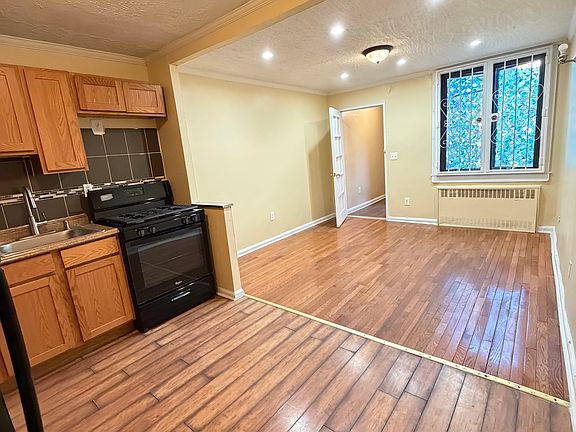 3rd image of 1088 E 53rd St