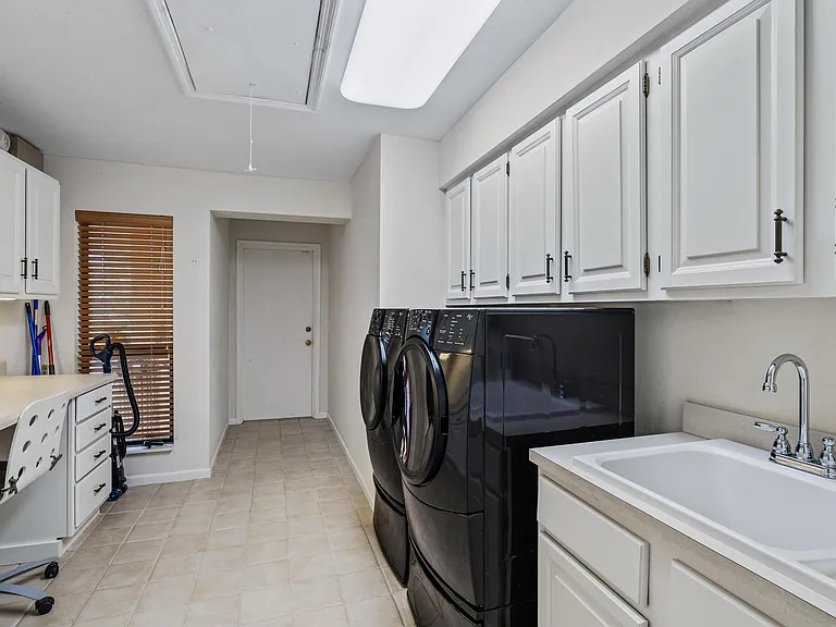 16 Thurston Dr — Photo 26