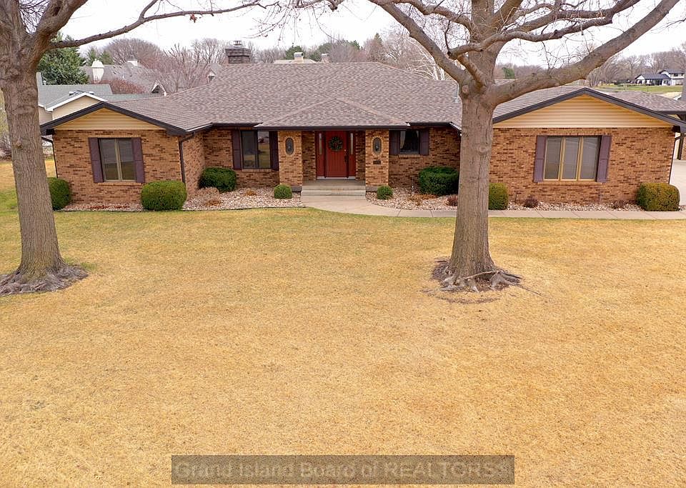 1st image of 2405 Lakewood Dr