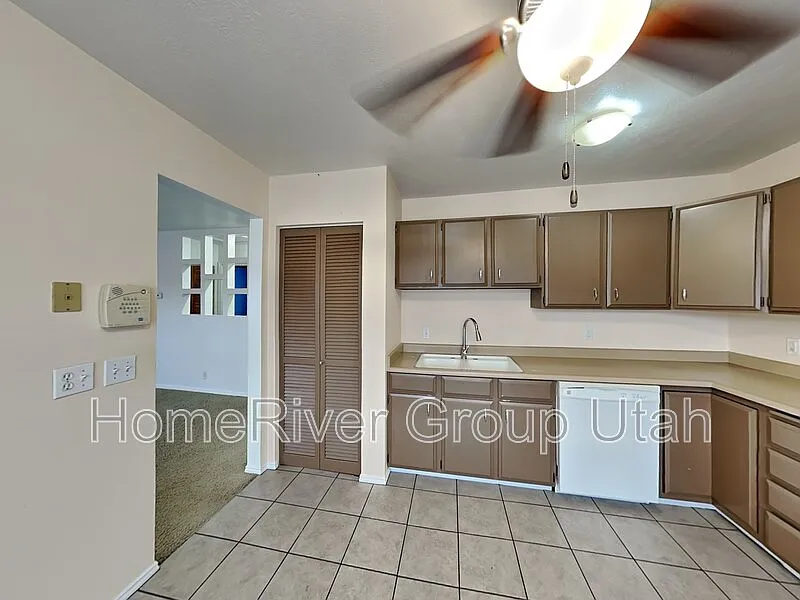2 bed, 1.0 bath, 750 sqft, $1,483 — Photo 3