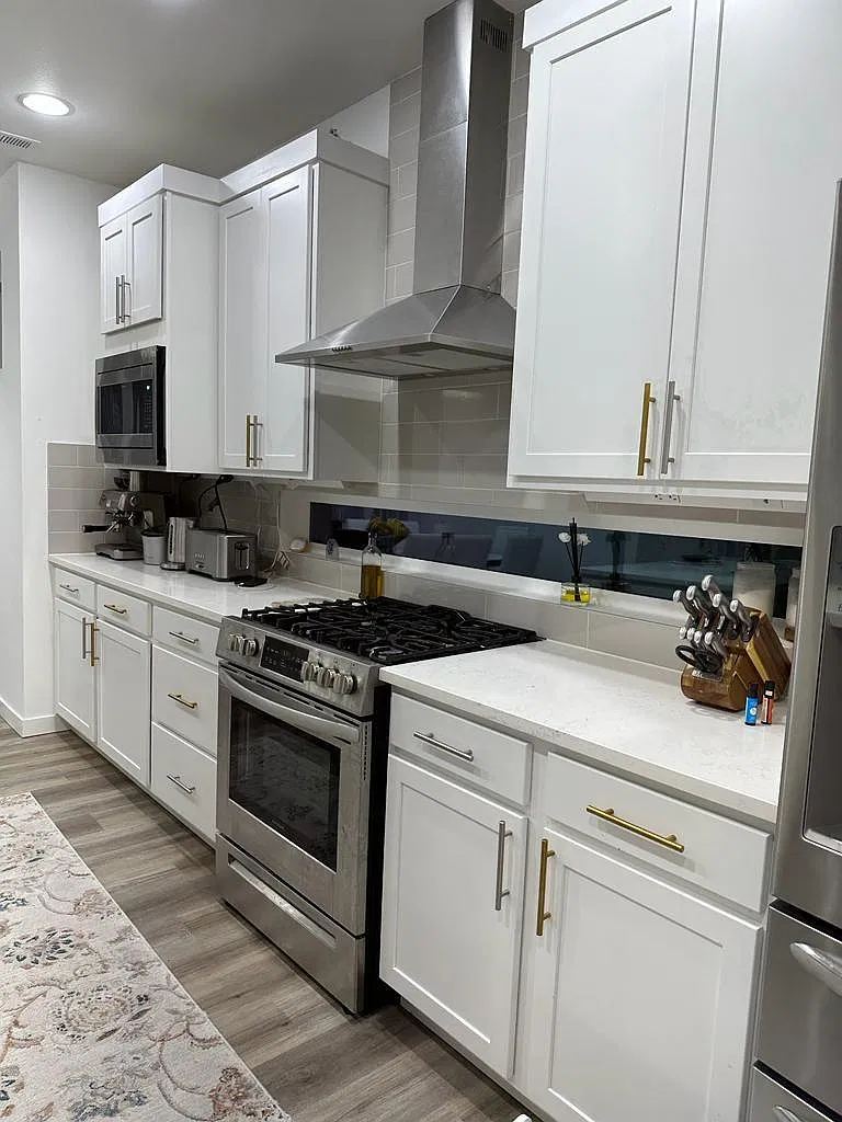 4 bed, 2.5 bath, 2882 sqft, $4,000 — Photo 3