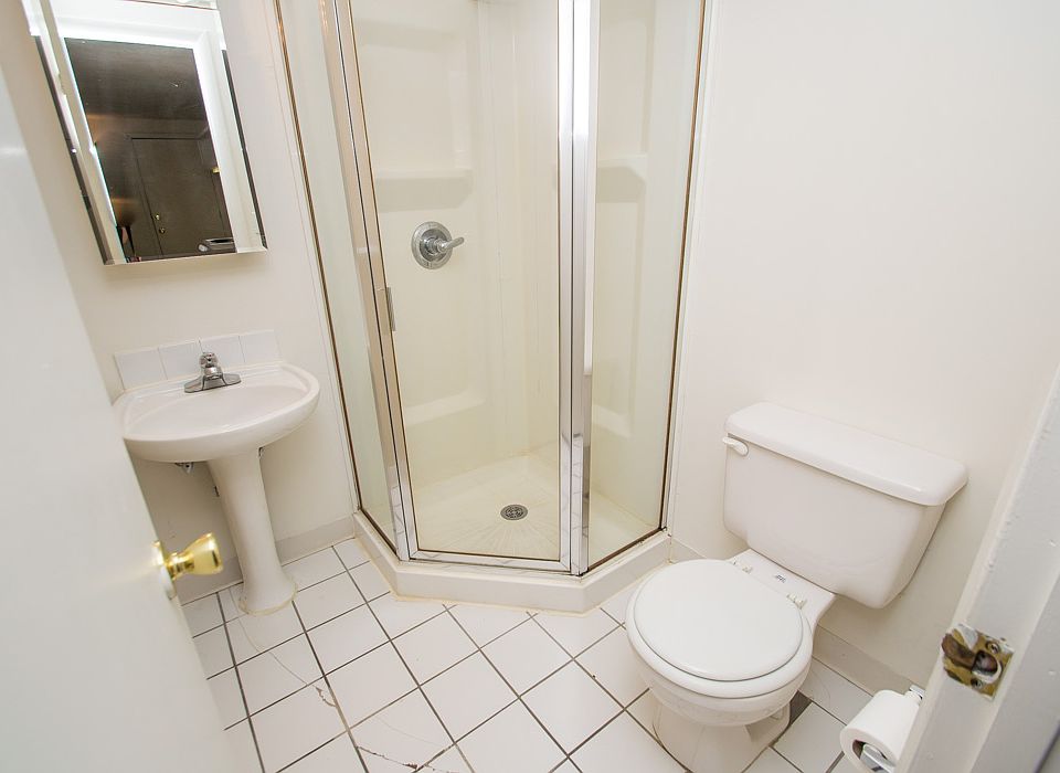 774 19th Street Unit 4 Bathroom
