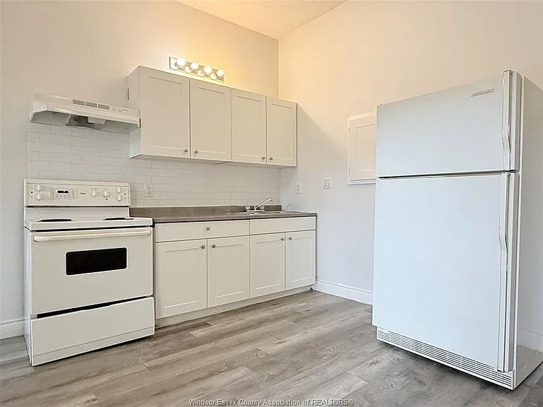 1188 Wyandotte St E #4 — Photo 4