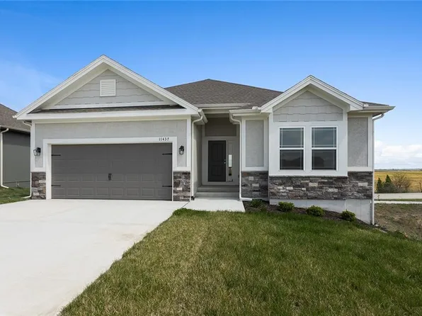 11437 N Auburndale Cir, Kansas City, MO 64157