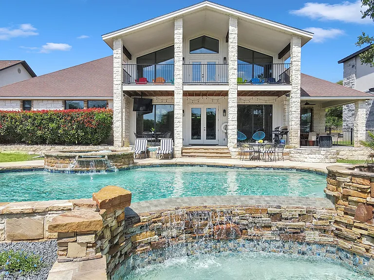 Lazy Oaks Ln — Photo 2