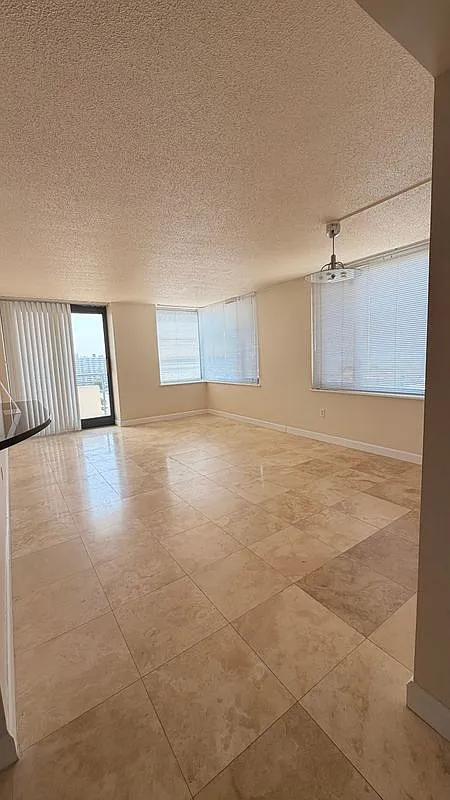 2 bed, 2.0 bath, 1170 sqft, $2,350 — Photo 3