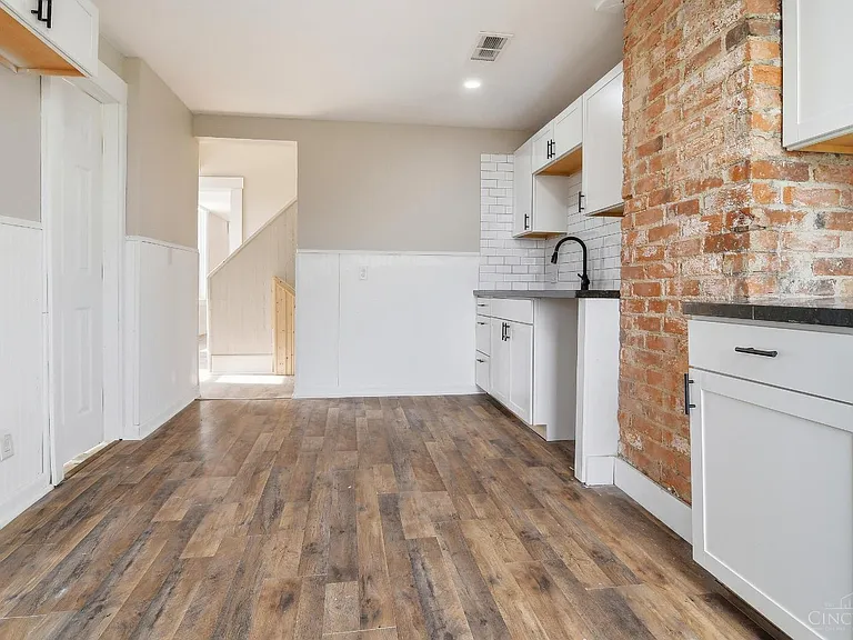 540 Grand Ave — Photo 10
