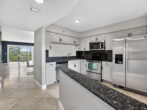 2206 S Cypress Bend Dr APT 401, Pompano Beach, FL 33069
