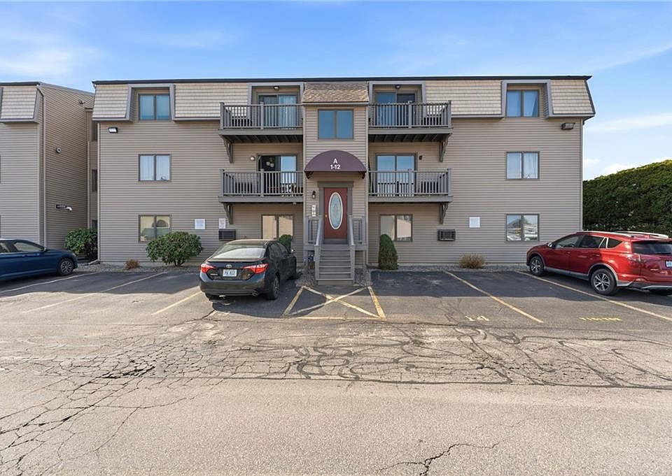 1st image of 9 Village Ct #9