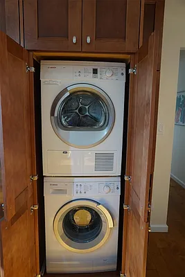 Sold by R New York | media 9