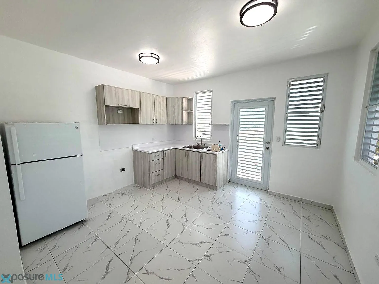 2 bed, 1.0 bath, 800 sqft, $1,300 — Photo 3
