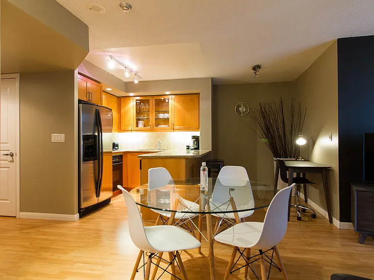 140 Simcoe St — Photo 12