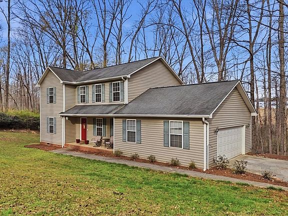 2nd image of 185 Commodore Dr