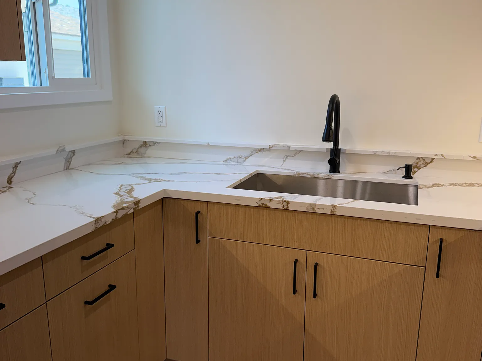1215 N Verdugo Rd — Photo 4