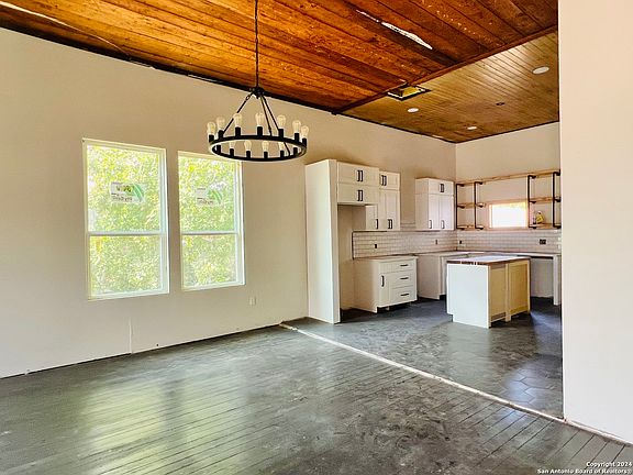 5th image of 311 BELMONT