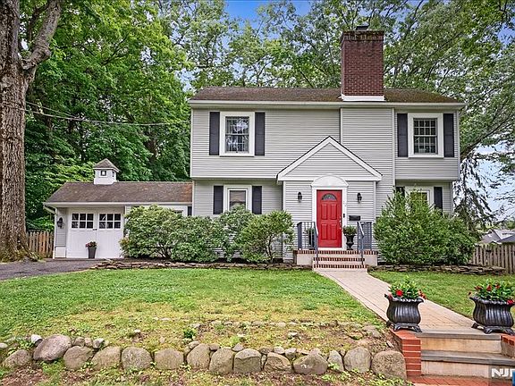 3rd image of 22 Sterling Pl