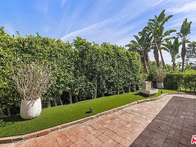9881 Beverly Grove Dr — Photo 8