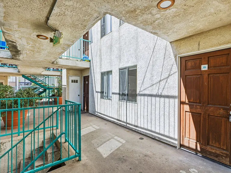 700 E Harvard St — Photo 22