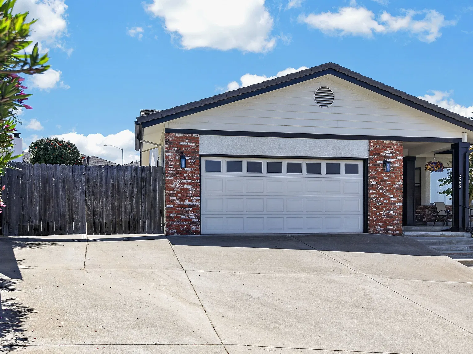 3 bed, 2.5 bath, 2201 sqft, $3,800 — Photo 4