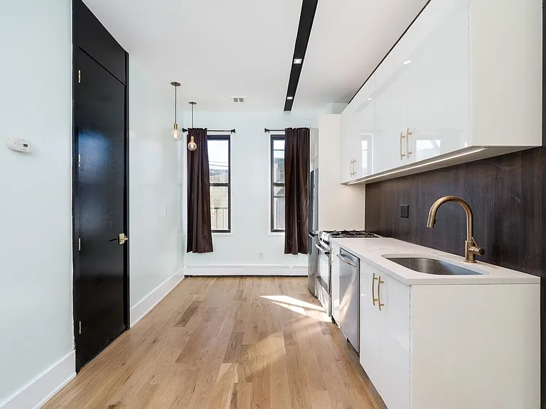 541 Newark Ave #3R — Photo 3
