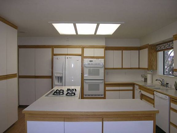 4th image of 18334 Jayhawk Dr