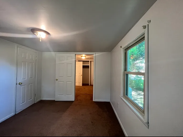 102 Flower St — Photo 8